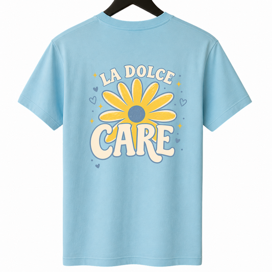La Dolce Care – Zomer T-shirt 🌼💛